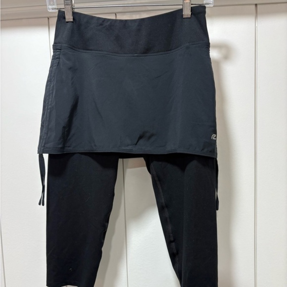 Road Runner  Black Skirted Leggings  Athletic Pants Size Small